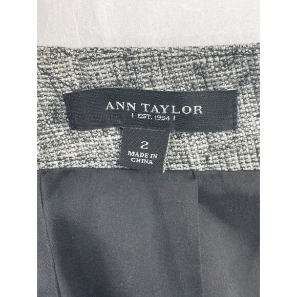 Ann Taylor Straight‎ Pencil Skirt size 2 Gray - Picture 2 of 5